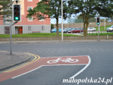 Śluza rowerowa w Aberdeen, Szkocja. W wielu krajach Europy śluzy rowerowe są nadal nowością na polskich drogach.