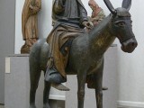 Jezusek Palmowy. Według polskiej legendy wszystkie osły za swoje zasługi dla Jezusa zostały naznaczone znakiem krzyża (mają na grzbiecie krzyżujące się ciemne pręgi).