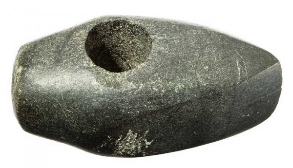 Jeden ze znalezionych kamiennych toporków.