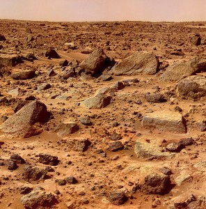 Skalista powierzchnia Marsa, sfotografowana przez Mars Pathfinder.