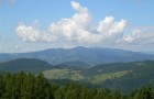 Widok z okolic Bacówki nad Wierchomlą na dolinę Wierchomlanki i Pasmo Radziejowej. Foto: Jakub Zygmunt